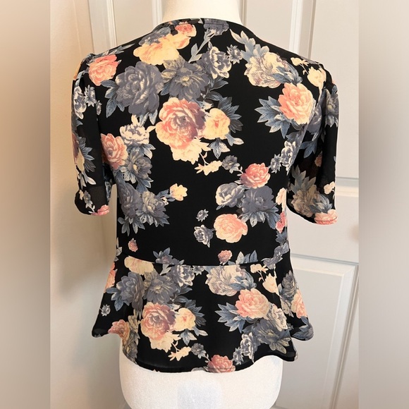 Urban Outfitters / Kimchi Blue Floral Tee, Size S - Picture 3 of 4